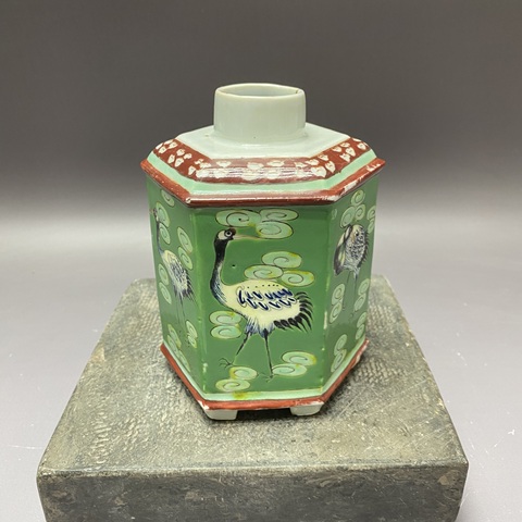 古玩陶瓷鶴紋六方茶葉罐真品鑒賞圖