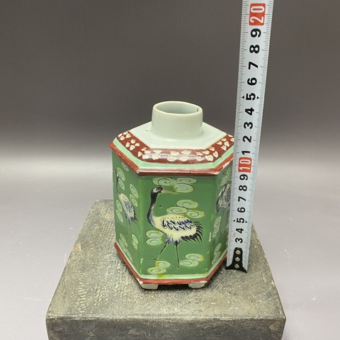 古玩陶瓷鶴紋六方茶葉罐真品鑒賞圖