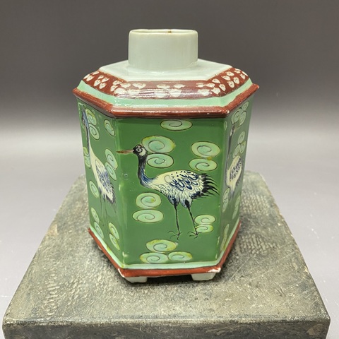 古玩陶瓷鶴紋六方茶葉罐真品鑒賞圖