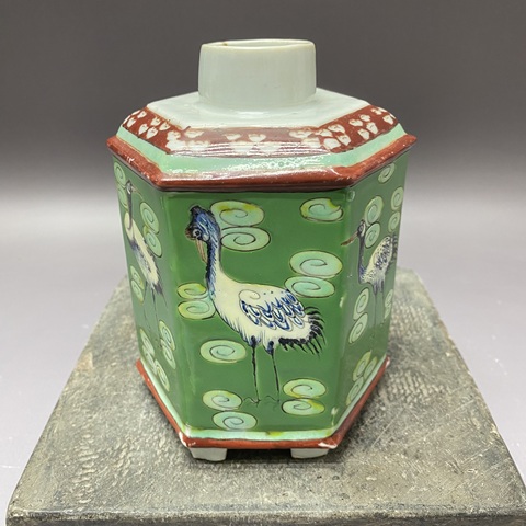 古玩陶瓷鶴紋六方茶葉罐真品鑒賞圖
