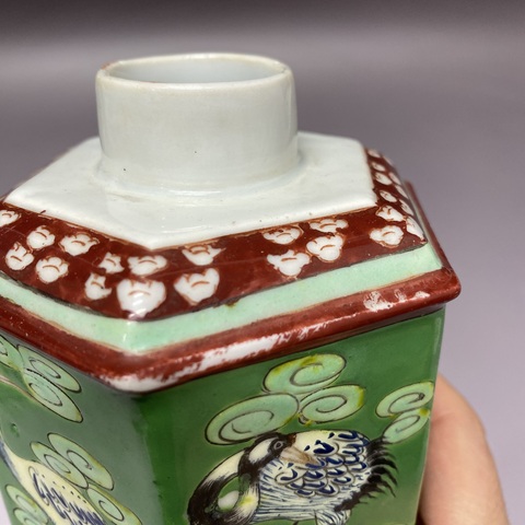 古玩陶瓷鶴紋六方茶葉罐真品鑒賞圖
