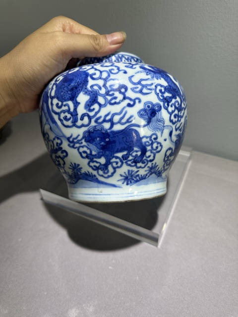 古玩陶瓷青花瑞獸紋罐真品鑒賞圖