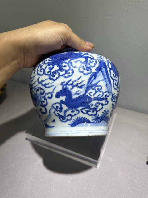 古玩陶瓷青花瑞獸紋罐真品鑒賞圖