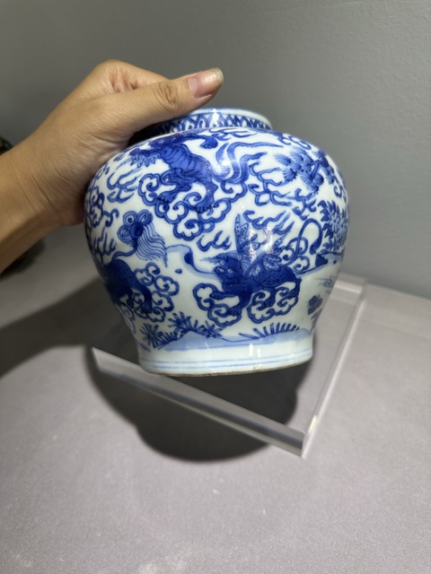 古玩陶瓷青花瑞獸紋罐真品鑒賞圖