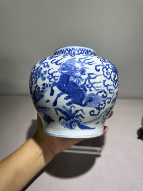 古玩陶瓷青花瑞獸紋罐真品鑒賞圖