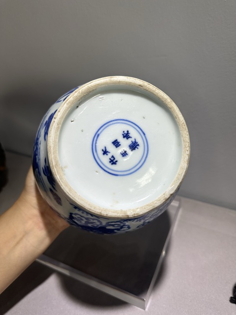 古玩陶瓷青花瑞獸紋罐真品鑒賞圖