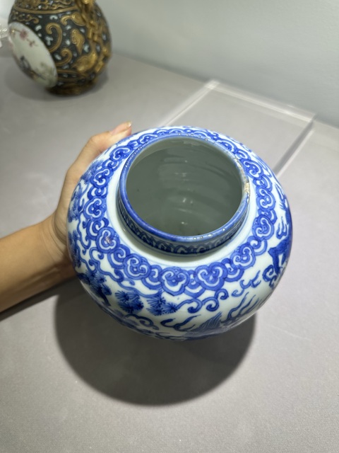 古玩陶瓷青花瑞獸紋罐真品鑒賞圖