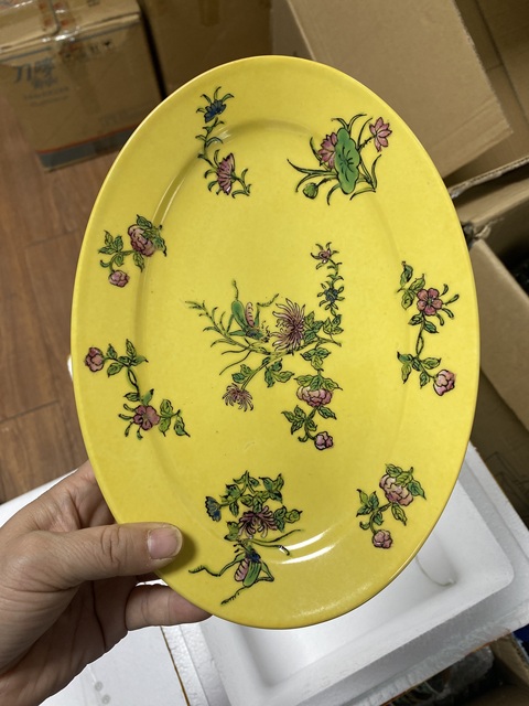 古玩陶瓷黃地粉彩飛黃騰達盤真品鑒賞圖