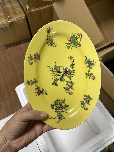 古玩陶瓷黃地粉彩飛黃騰達盤真品鑒賞圖