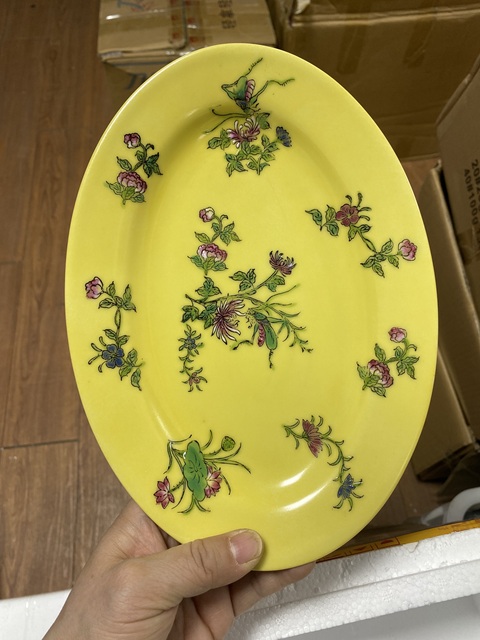 古玩陶瓷黃地粉彩飛黃騰達盤真品鑒賞圖