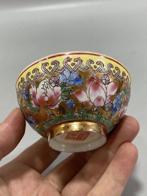 古玩陶瓷罕見5.6.7創匯期金地粉彩鳳穿牡丹薄胎杯拍賣，當前價格298元