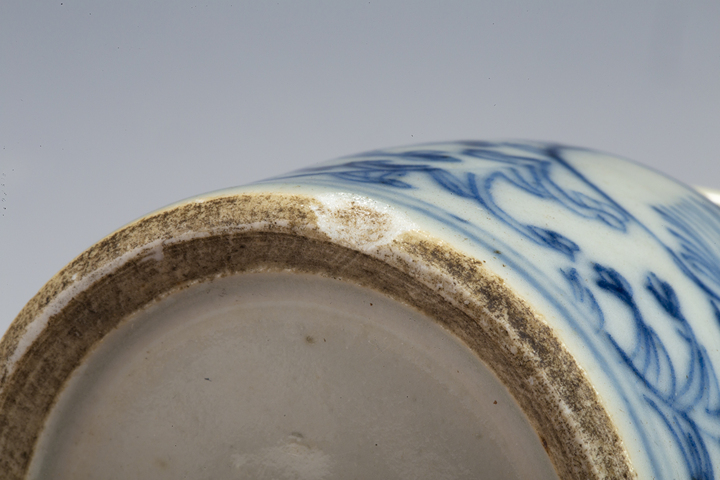 古玩陶瓷清中·青花纏枝花卉紋水呈真品鑒賞圖