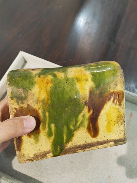 古玩陶瓷石灣馬鞍形三彩枕真品鑒賞圖