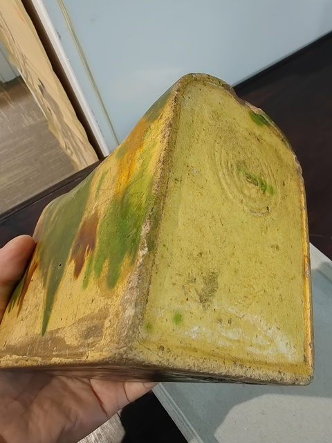 古玩陶瓷石灣馬鞍形三彩枕真品鑒賞圖