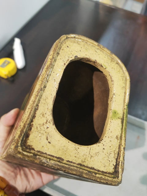 古玩陶瓷石灣馬鞍形三彩枕真品鑒賞圖