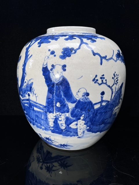 古玩陶瓷仕女嬰戲紋青花罐真品鑒賞圖