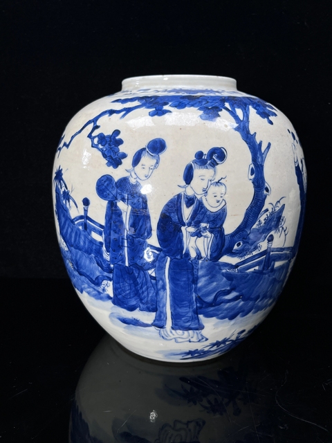 古玩陶瓷仕女嬰戲紋青花罐真品鑒賞圖