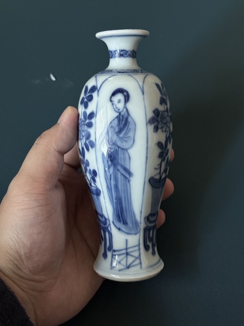 古玩陶瓷清·康熙玉字款仕女花卉紋青花瓶全品拍賣,當前價格5800元