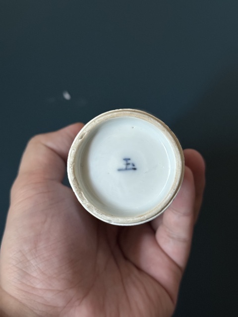 古玩陶瓷清·康熙玉字款仕女花卉紋青花瓶全品拍賣,當前價格5800元