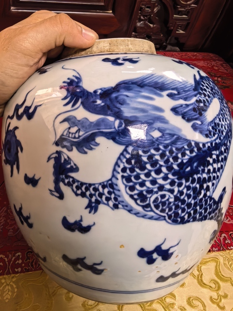 古玩陶瓷青花龍紋罐真品鑒賞圖