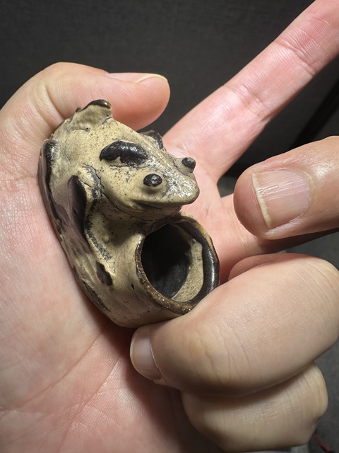 古玩陶瓷白釉褐彩蛙型水盂真品鑒賞圖