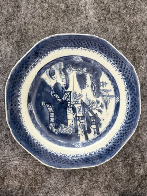 古玩陶瓷樓臺亭閣山水紋青花盤真品鑒賞圖