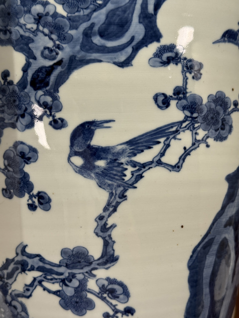 古玩陶瓷花鳥紋青花梅瓶真品鑒賞圖