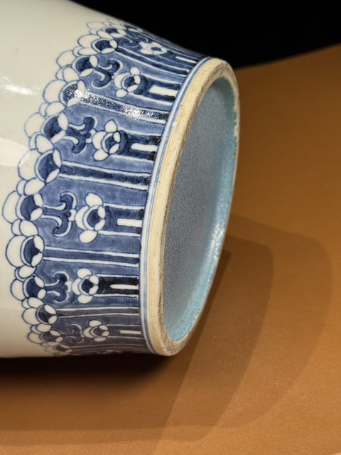 古玩陶瓷花鳥紋青花梅瓶真品鑒賞圖