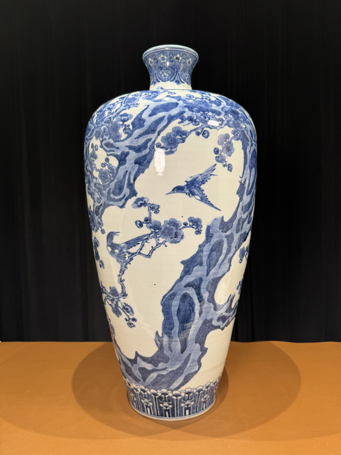 古玩陶瓷花鳥紋青花梅瓶真品鑒賞圖