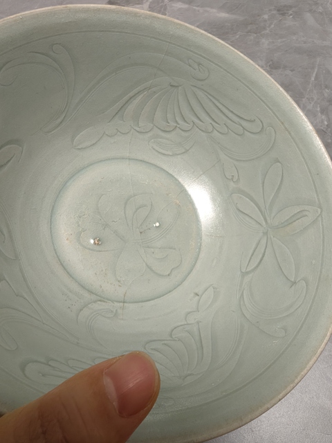 古玩陶瓷龍泉青瓷刻花大碗真品鑒賞圖