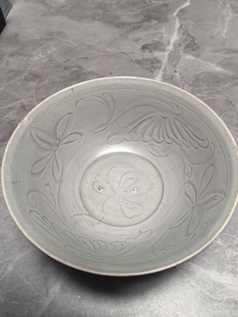 古玩陶瓷龍泉青瓷刻花大碗真品鑒賞圖