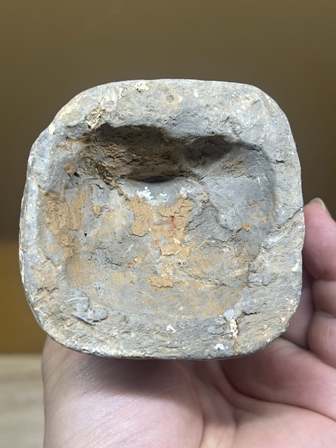 古玩陶瓷漢·彩繪跪抱俑真品鑒賞圖