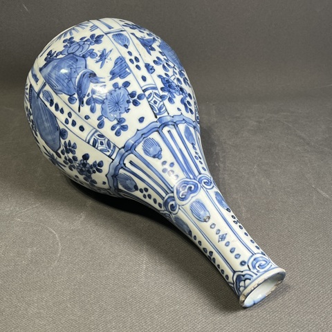 古玩陶瓷青花花卉花鳥紋膽瓶真品鑒賞圖