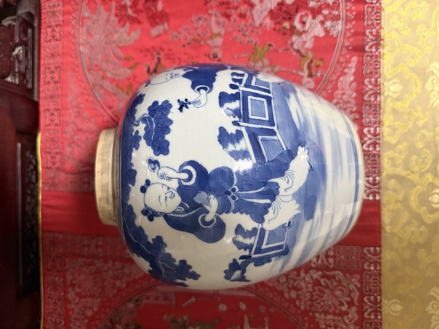 古玩陶瓷青花人物紋罐真品鑒賞圖