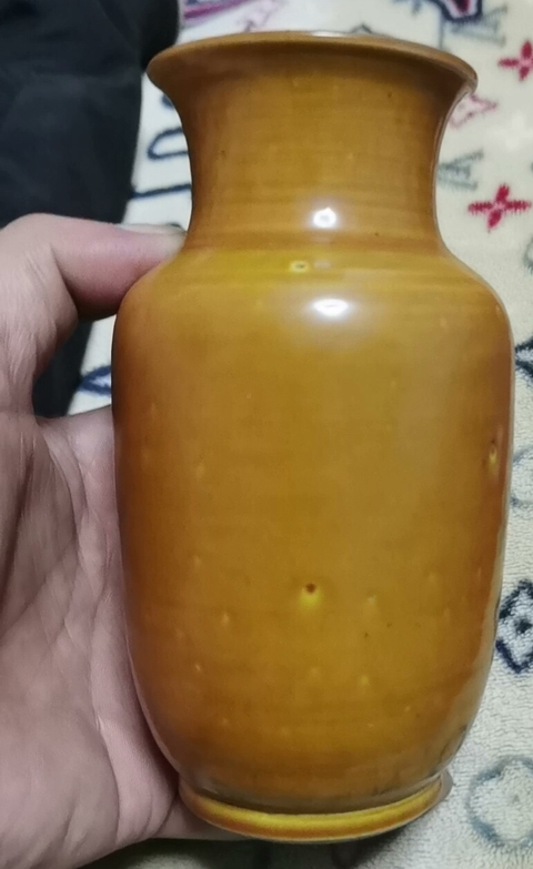 古玩陶瓷黃釉瓶真品鑒賞圖