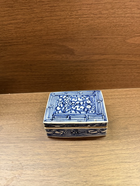 古玩陶瓷清中期淡描青花印泥盒真品鑒賞圖