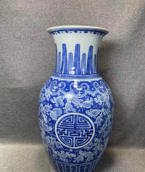 古玩陶瓷嘉慶青花瓶真品鑒賞圖