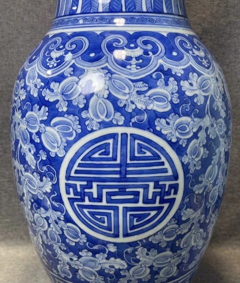 古玩陶瓷嘉慶青花瓶真品鑒賞圖