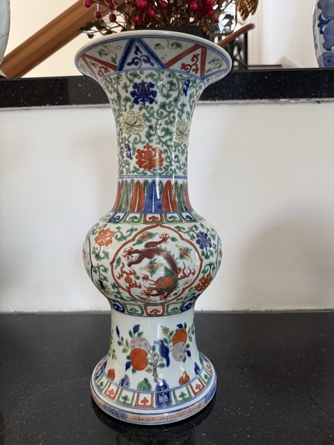 古玩陶瓷青花五彩龍紋花觚真品鑒賞圖