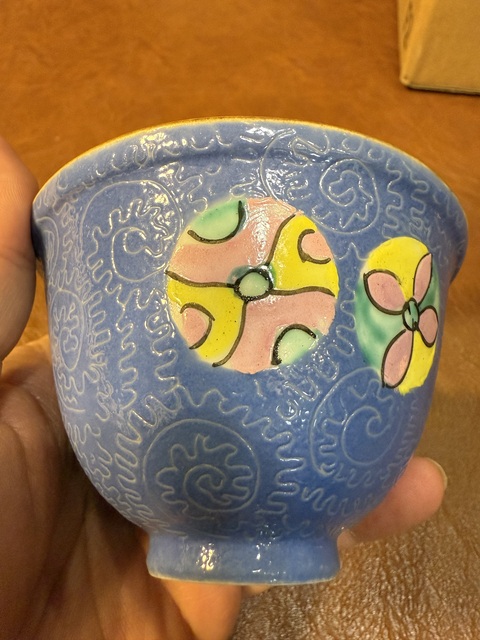 古玩陶瓷軋道粉彩皮球花紋杯真品鑒賞圖