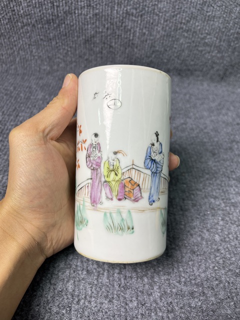 古玩陶瓷淺降彩高士童子紋筆筒真品鑒賞圖
