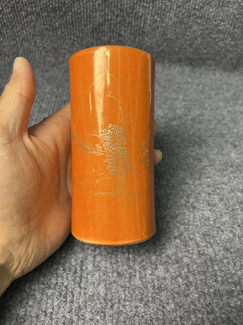 古玩陶瓷珊瑚紅地描金山水紋筆筒真品鑒賞圖