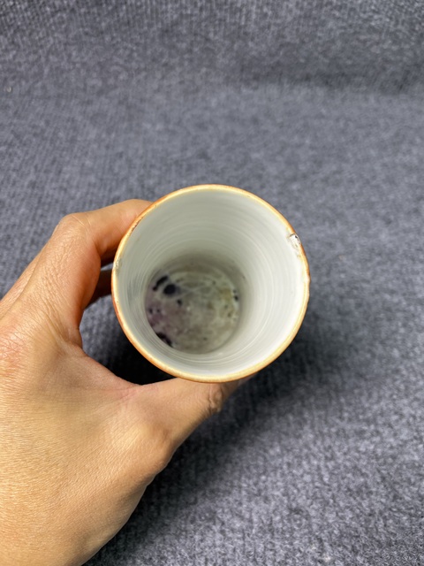 古玩陶瓷珊瑚紅地描金山水紋筆筒真品鑒賞圖