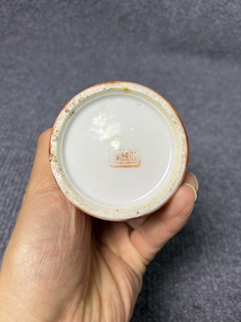 古玩陶瓷珊瑚紅地描金山水紋筆筒真品鑒賞圖