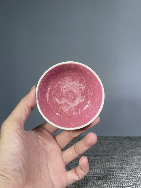 古玩陶瓷民國.'乾隆年制'款胭脂紅軋道龍紋盤拍賣，當前價格188元