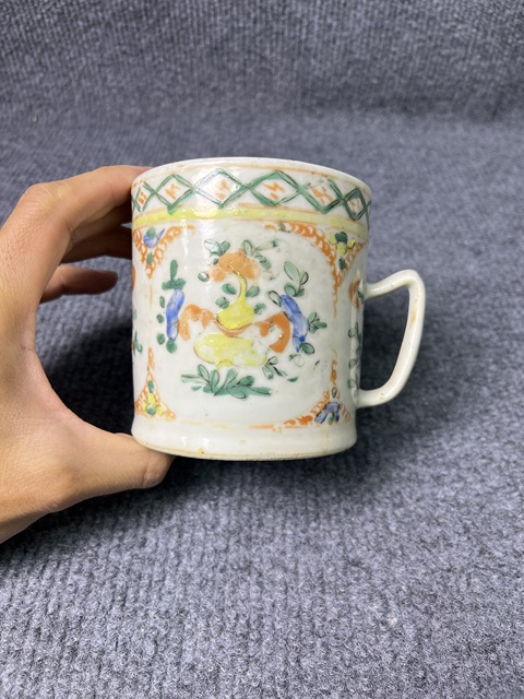 古玩陶瓷廣彩開窗花卉紋馬克杯真品鑒賞圖