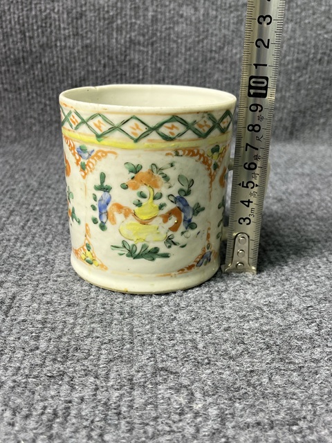 古玩陶瓷廣彩開窗花卉紋馬克杯真品鑒賞圖