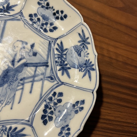 古玩陶瓷日本明治青花侍女人物盤真品鑒賞圖