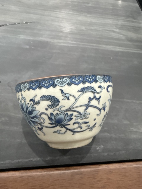 古玩陶瓷花卉紋杯真品鑒賞圖