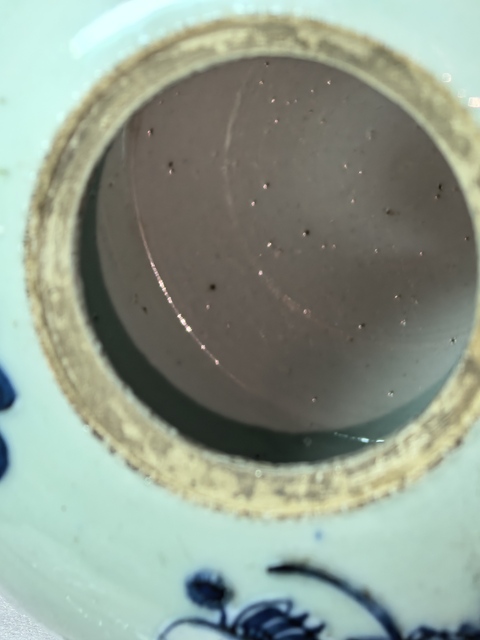 古玩陶瓷豆青釉青花人物紋西瓜罐真品鑒賞圖